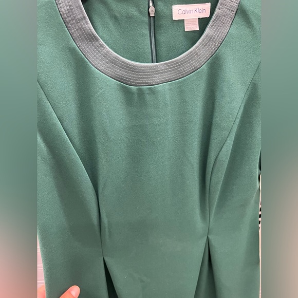Calvin Klien Emerald Green Beautiful Dress - Picture 3 of 3